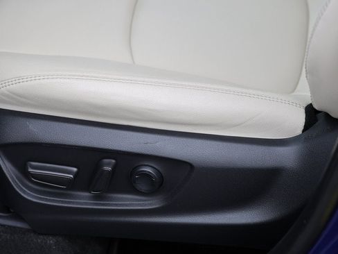 Used 2022 Toyota Corolla Cross XLE w/ Convenience Package image 16