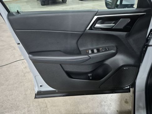 Used 2025 Mitsubishi Outlander SE AWD/4WD image 23