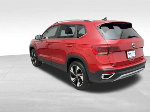 Used 2023 Volkswagen Taos SE w/ Panoramic Sunroof Package image 4