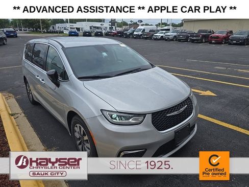 Used 2024 Chrysler Pacifica Limited FWD image 1