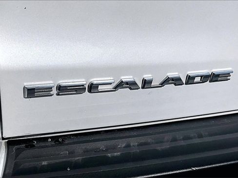 Used 2017 Cadillac Escalade Luxury image 21