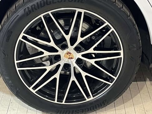Certified 2025 Porsche Cayenne Coupe AWD/4WD image 14