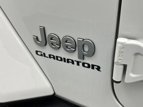 Used 2021 Jeep Gladiator Overland image 21