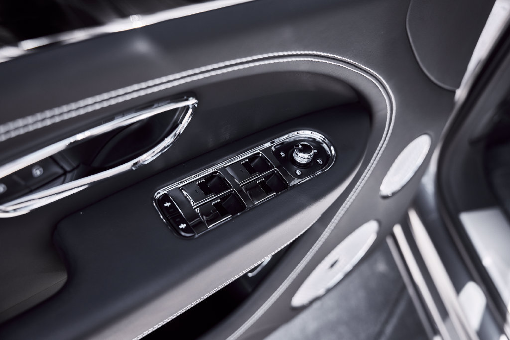 Used 2024 Bentley Bentayga AWD/4WD image 30