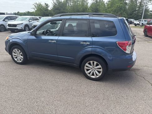 Used 2012 Subaru Forester 2.5X Limited AWD/4WD image 2
