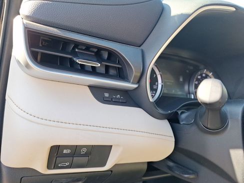 Used 2024 Toyota Highlander LE image 18