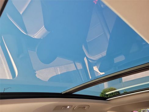 Used 2019 Volkswagen Tiguan SEL AWD/4WD image 32
