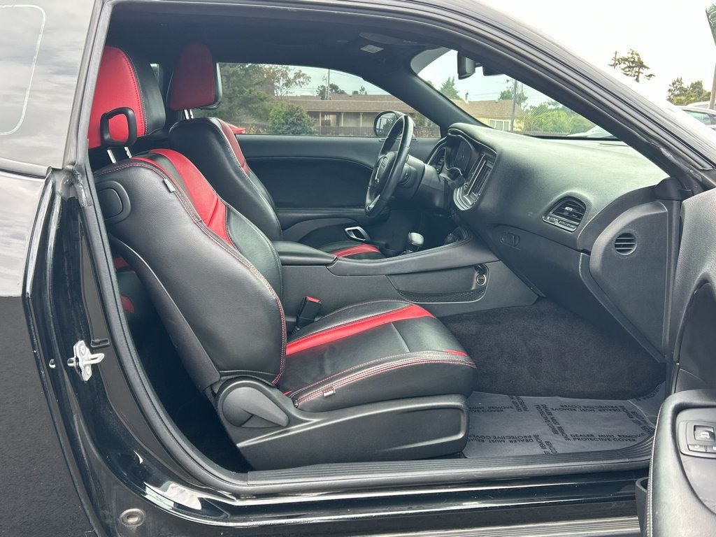 Used 2018 Dodge Challenger SXT w/ Blacktop Package RWD image 29