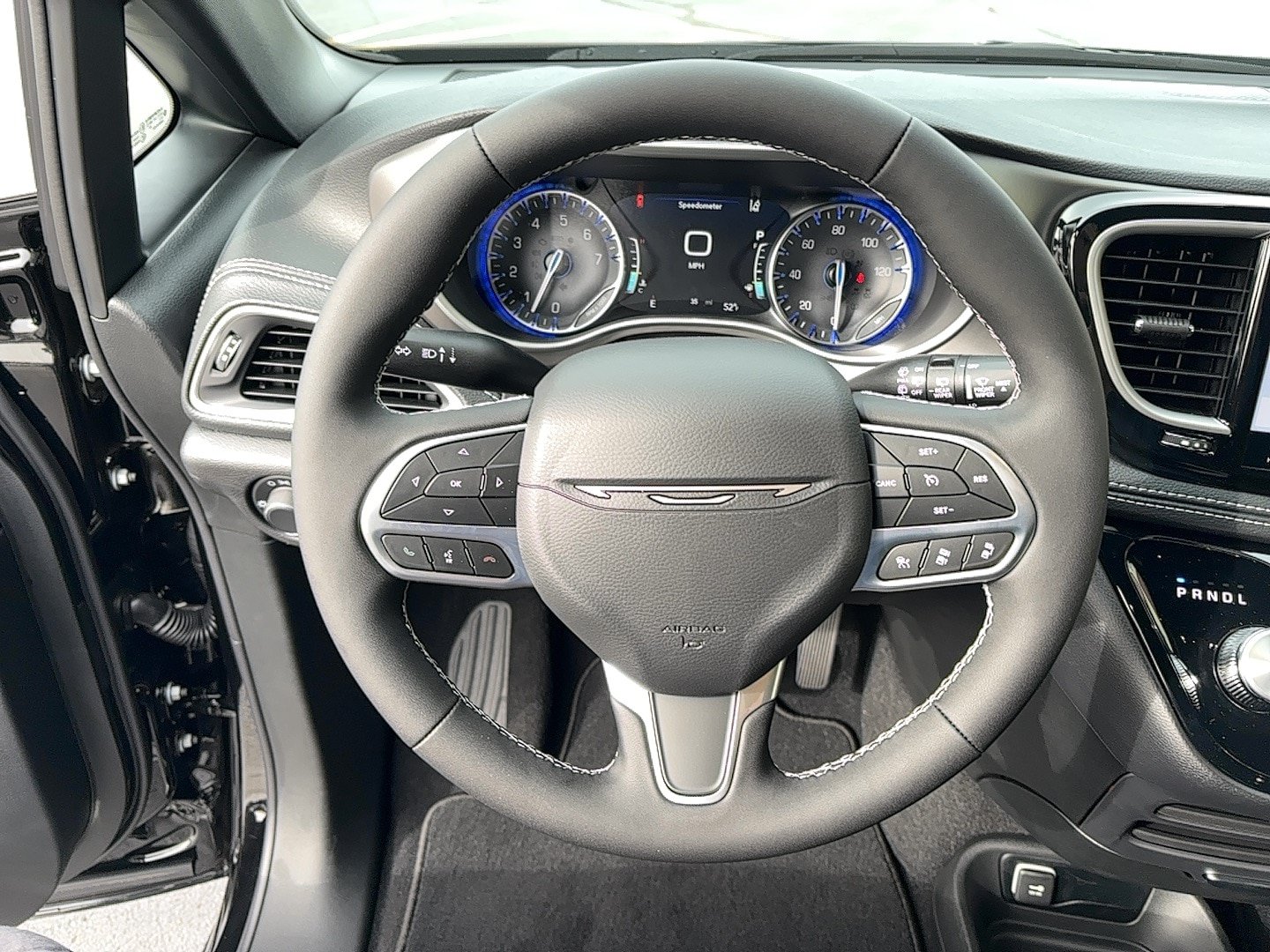 New 2027 Chrysler Pacifica Select AWD/4WD image 23