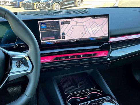 Used 2024 BMW i5 eDrive40i w/ Premium Package image 9