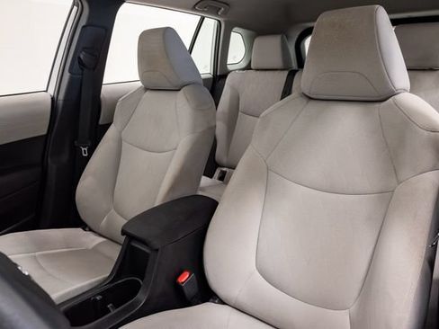 Used 2024 Toyota Corolla Cross L FWD image 9