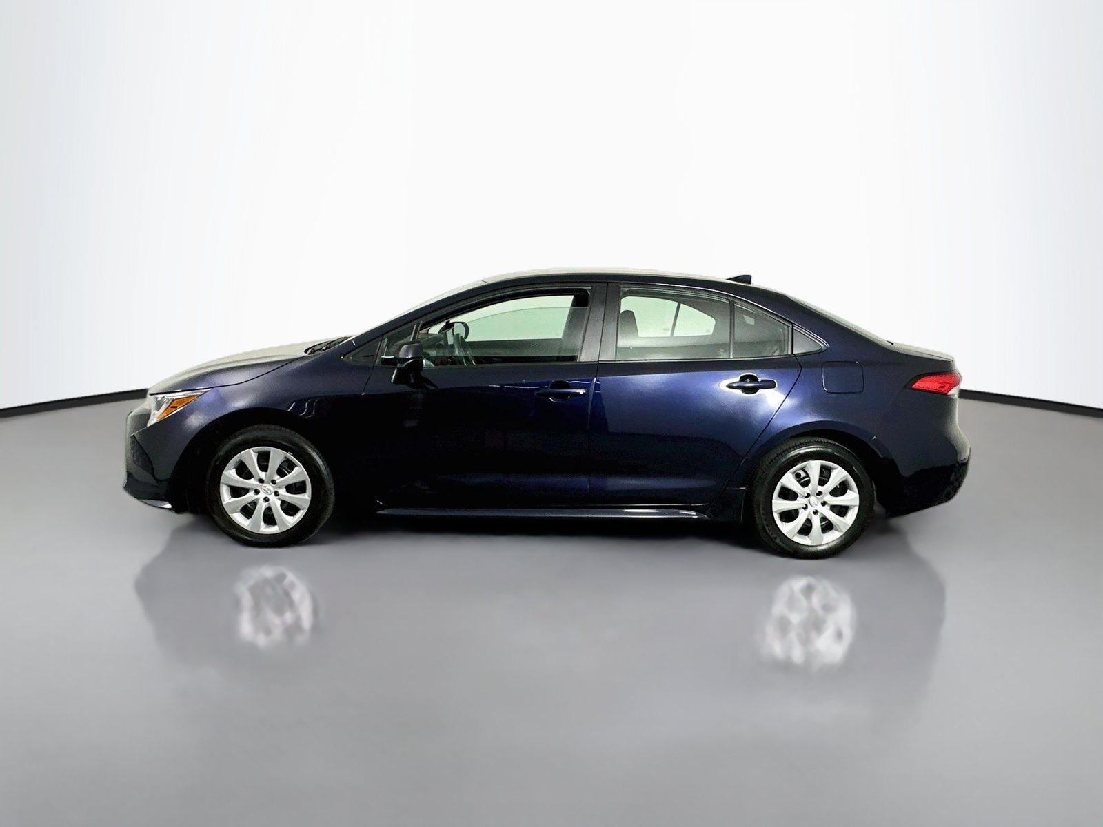 Used 2023 Toyota Corolla LE FWD image 5