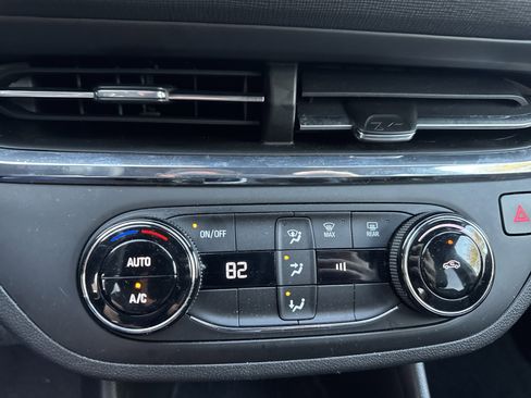 Used 2025 Buick Envista Preferred image 18