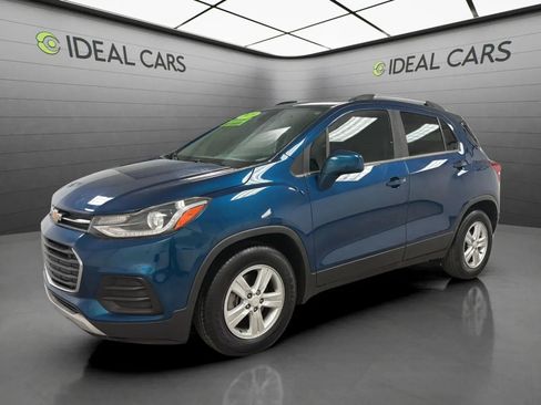 Used 2020 Chevrolet Trax LT FWD image 1