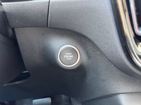 Certified 2026 Volvo XC40 B5 Plus AWD/4WD image 18