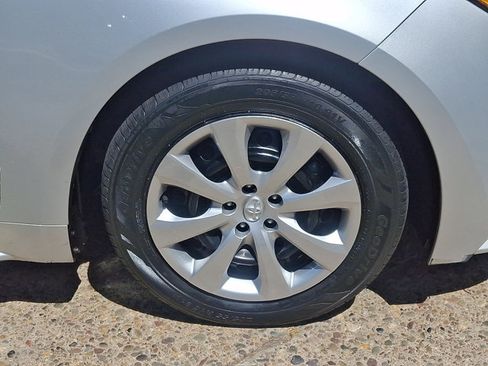 Used 2023 Toyota Corolla LE FWD image 8