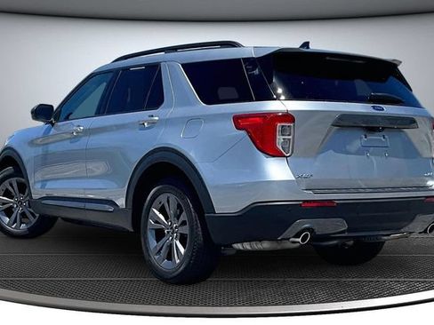 Used 2023 Ford Explorer XLT w/ Equipment Group 202A AWD/4WD image 4