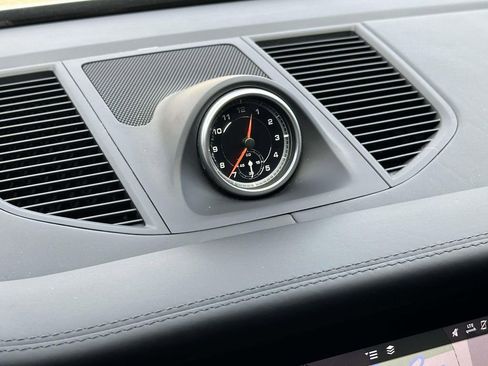 Used 2019 Porsche Macan image 25