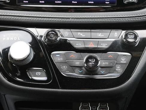 Used 2021 Chrysler Pacifica Touring w/ S Appearance Package FWD image 22