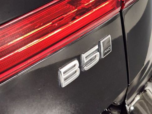 Used 2023 Volvo XC60 B5 Plus image 13