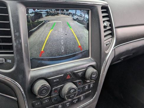 Used 2018 Jeep Grand Cherokee Limited image 23