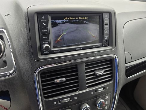 Used 2018 Dodge Grand Caravan SXT image 21