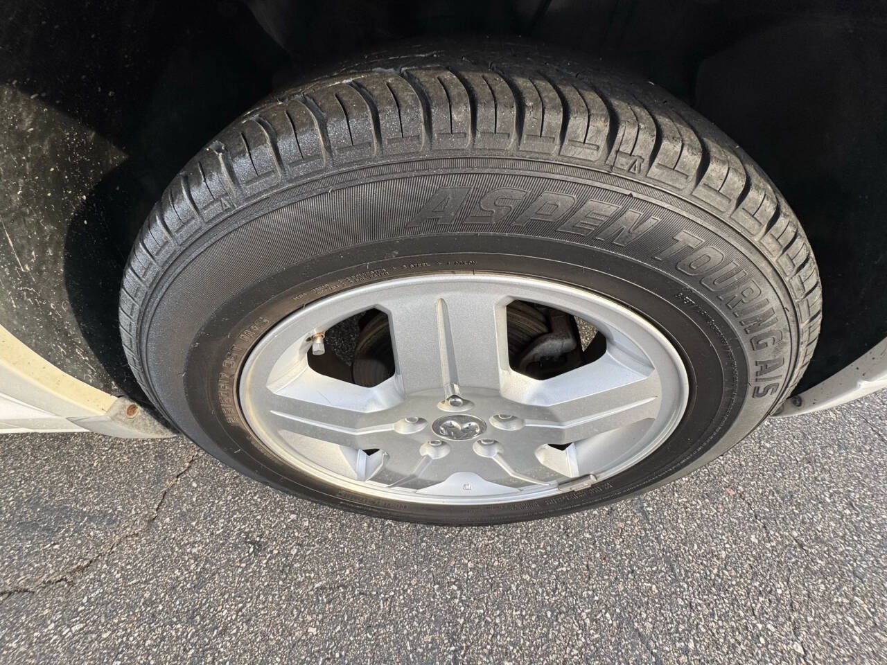 Used 2009 Dodge Caliber SXT FWD image 27