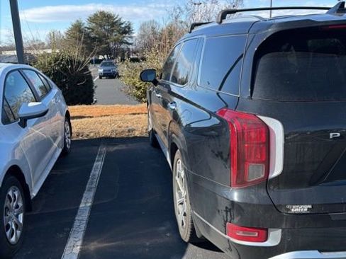 Used 2022 Hyundai Palisade Calligraphy w/ Winter Package image 5