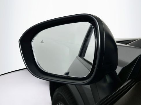 Used 2023 Nissan Rogue S AWD/4WD image 16