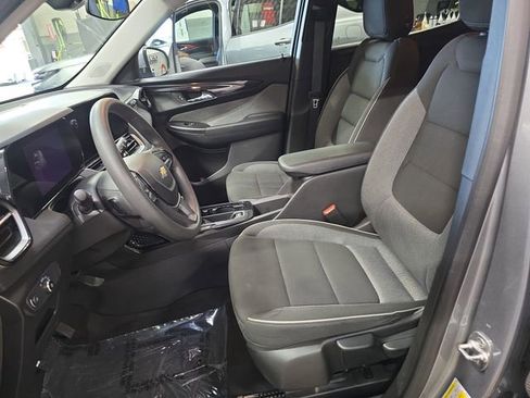 Used 2025 Chevrolet TrailBlazer LT AWD/4WD image 16