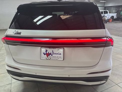 Used 2024 Lincoln Nautilus Reserve w/ Equipment Group 203A AWD/4WD image 7