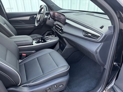 Used 2025 Buick Enclave Preferred image 38