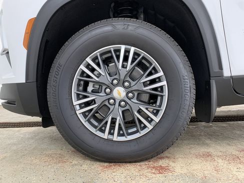 New 2026 Chevrolet Traverse LT w/ Driver Confidence Package image 9