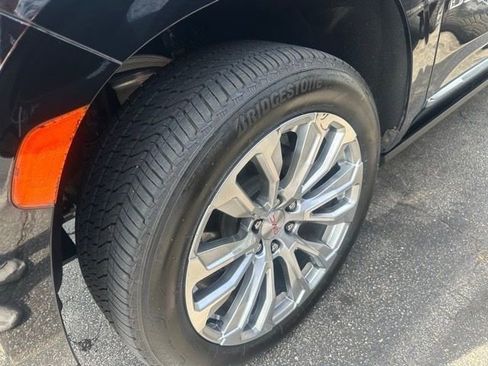 Used 2024 GMC Yukon Denali w/ Advanced Technology Package image 6