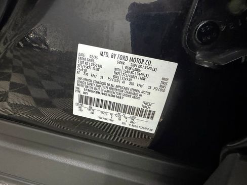 Used 2025 Ford Explorer ST-Line w/ ST-Line Street Pack AWD/4WD image 37
