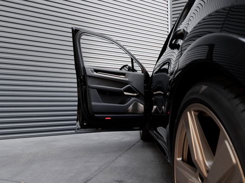 New 2025 Porsche Cayenne GTS image 13