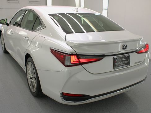 Used 2019 Lexus ES 300h Luxury image 7