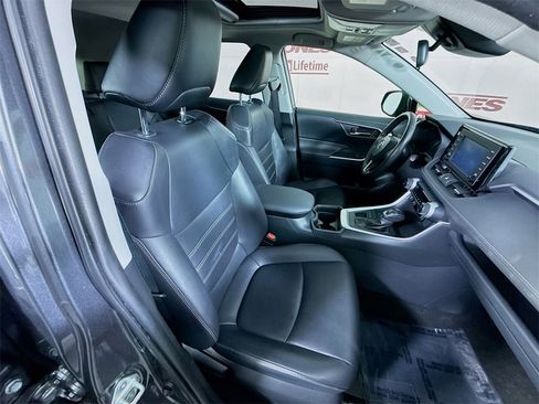 Certified 2019 Toyota RAV4 XLE Premium image 32