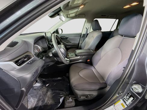 Used 2020 Toyota Highlander LE image 22