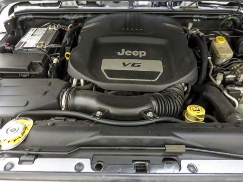 Used 2017 Jeep Wrangler Unlimited Sahara AWD/4WD image 23