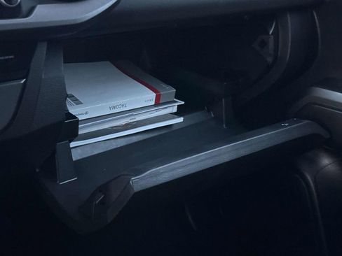 Used 2020 Toyota Tacoma TRD Sport w/ TRD Premium Sport Package AWD/4WD image 31