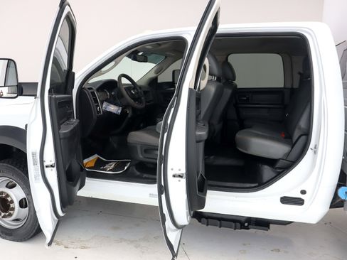 Used 2018 RAM 5500 Tradesman w/ Max Tow Package AWD/4WD image 27
