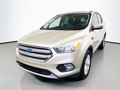 Used 2017 Ford Escape SE FWD image 10