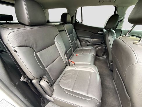 Used 2023 GMC Acadia SLT image 30