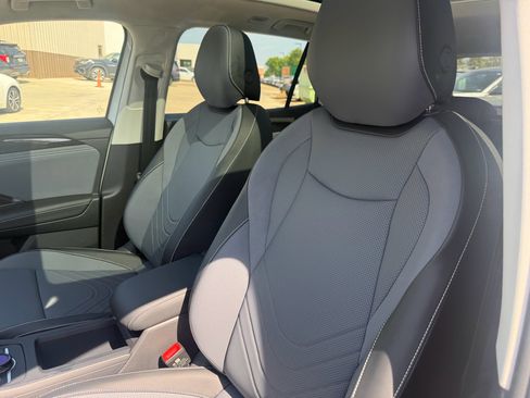 New 2026 Volkswagen Tiguan SE FWD image 10