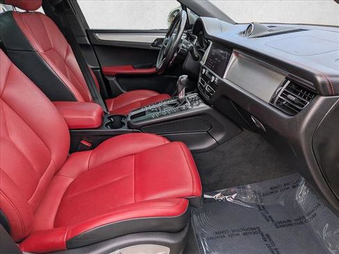 Used 2020 Porsche Macan S w/ Premium Package Plus image 23