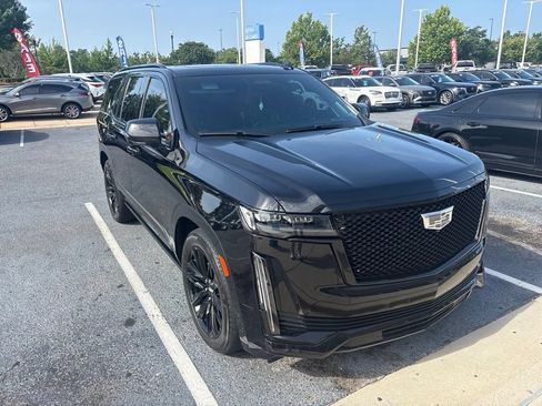 Used 2022 Cadillac Escalade Sport Platinum AWD/4WD image 2