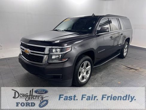 Used 2017 Chevrolet Suburban LT image 1