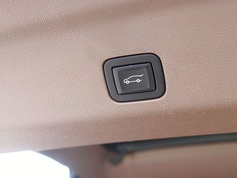 Used 2021 GMC Yukon XL Denali w/ Denali Premium Package AWD/4WD image 21