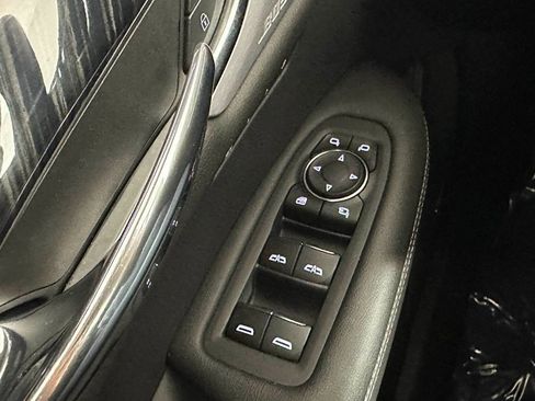 Used 2023 Cadillac XT6 Premium Luxury image 38